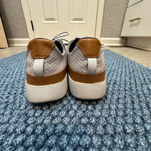 Men’s sneakers. EXCELLENT condition and just in time for Christmas! - Picture 4 of 5